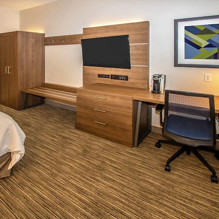 Holiday Inn Express Hotel & Suites Roseville - Galleria Area, An Ihg Hotel Bagian luar foto