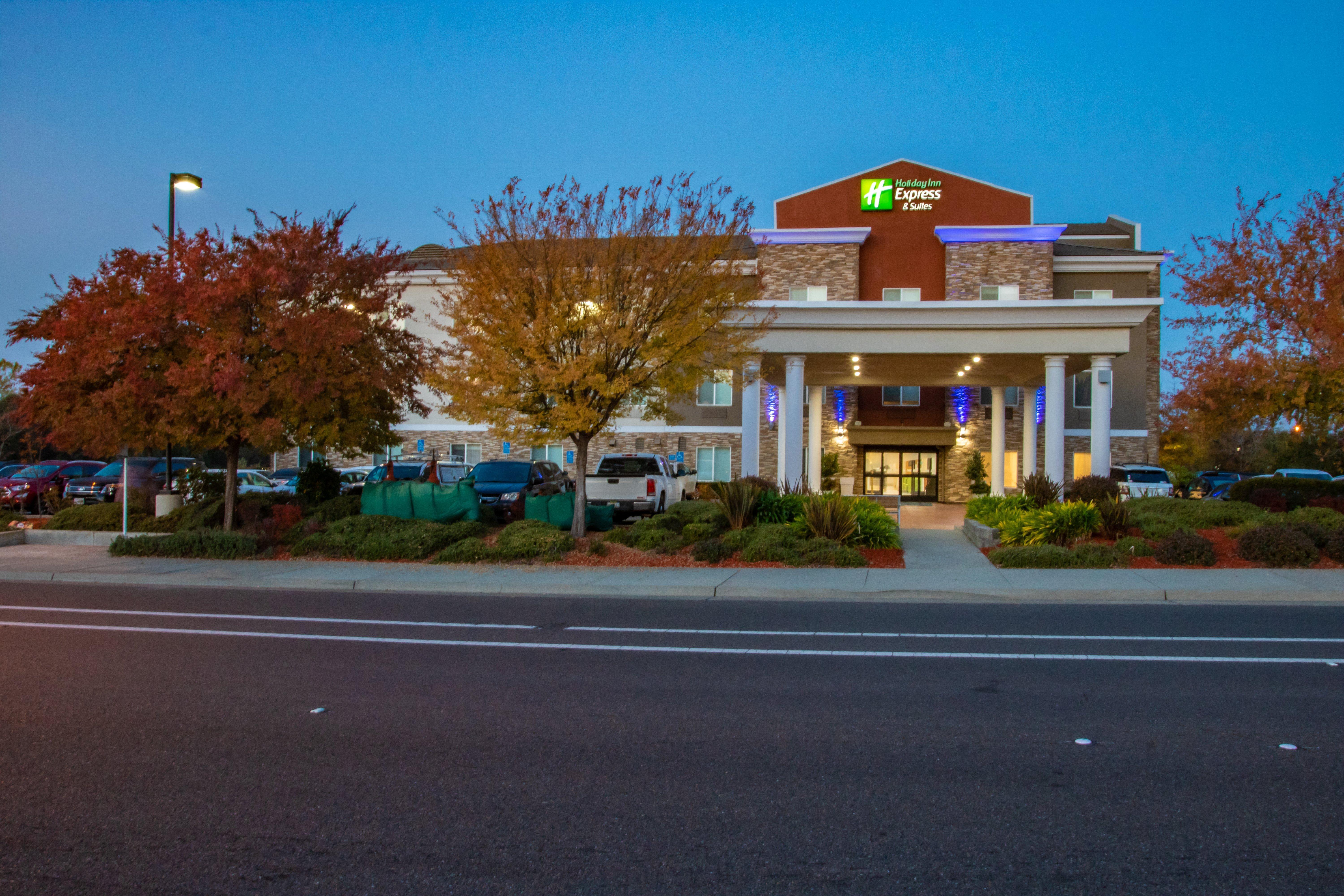 Holiday Inn Express Hotel & Suites Roseville - Galleria Area, An Ihg Hotel Bagian luar foto
