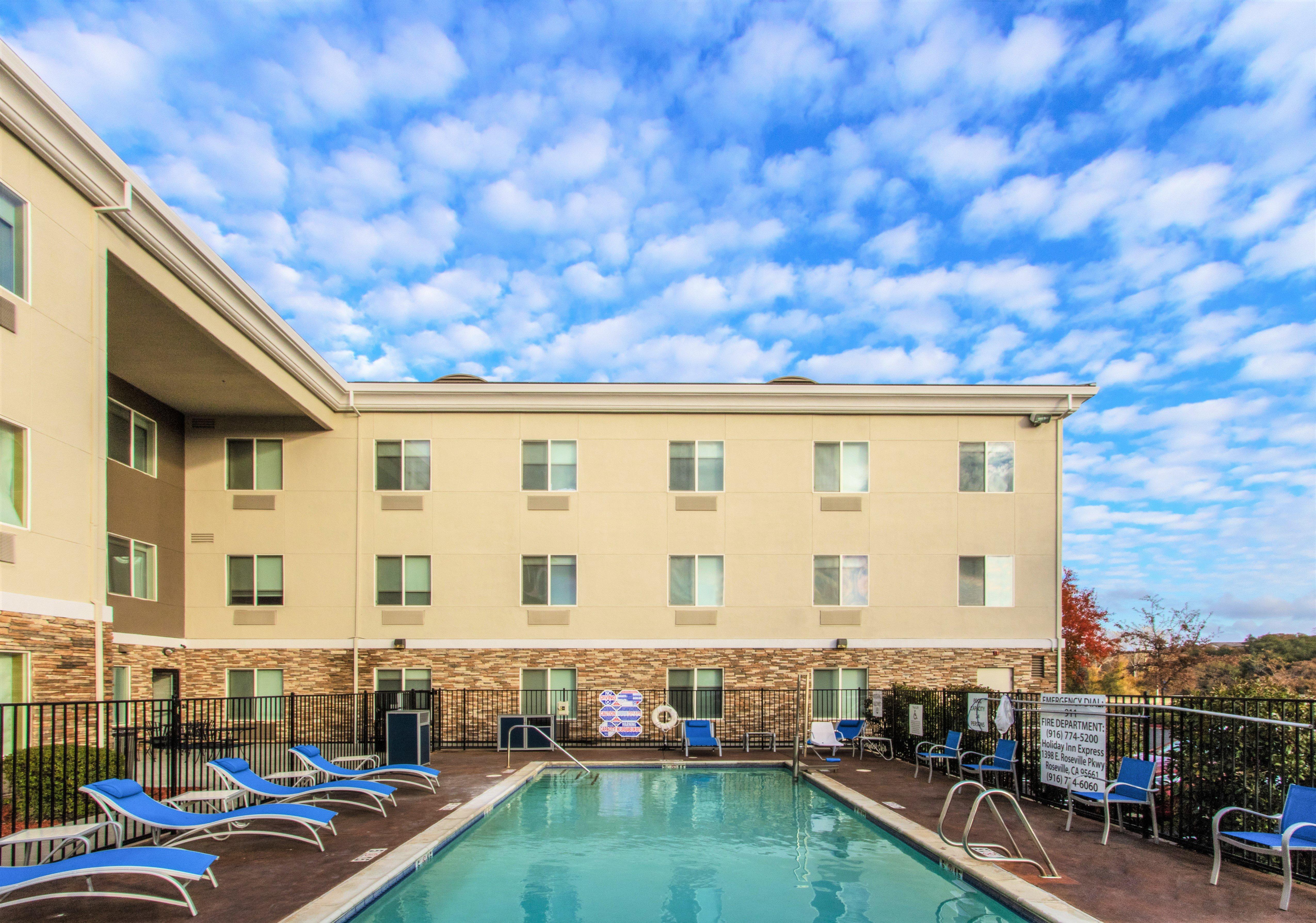 Holiday Inn Express Hotel & Suites Roseville - Galleria Area, An Ihg Hotel Bagian luar foto
